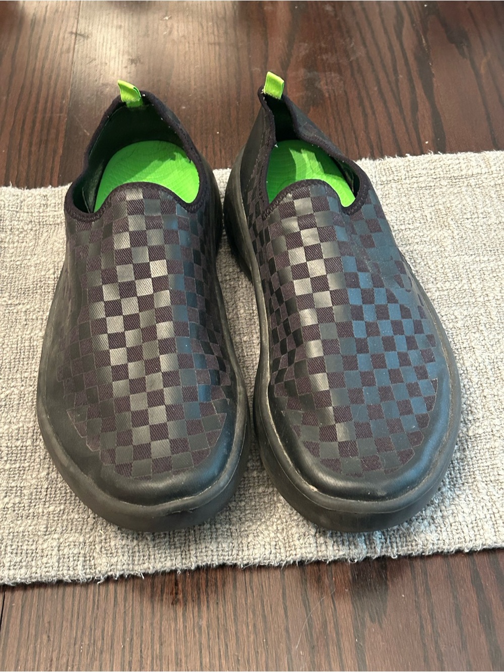 Oofos Oomg OOMG11152021 Eezee Mens Size 9.5 Black Checkered Slip On Sneakers - Picture 2 of 5